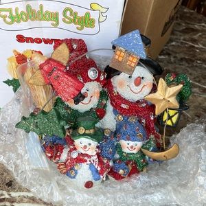 🎄🎁- NIB Vintage 8”x8” Holiday Style Snowmen Figurine Display